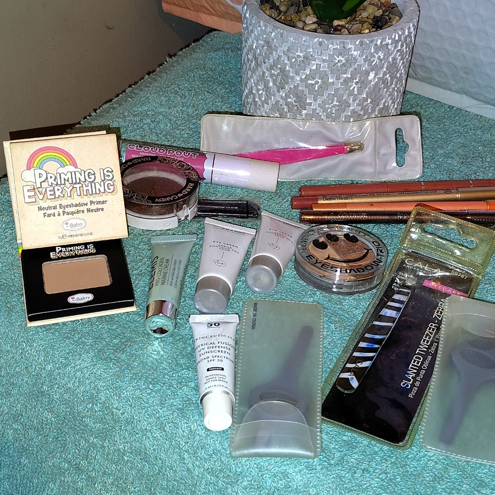 Assorted Makeup and Skincare Set 18 Pieces